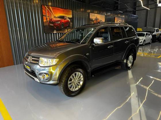 MITSUBISHI PAJERO 3.2 HPE 4X4 7 LUGARES 16V TURBO INTERCOOLER DIESEL 4P AUTOMÁTICO MITSUBISHI PAJERO 3.2 HPE 4X4 7 LUGARES 16V TURBO INTERCOOLER DIESEL 4P AUTOMÁTICO